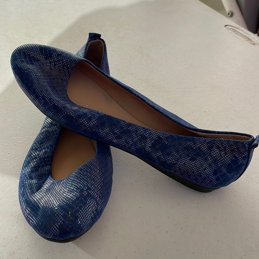 Easy Spirit 360 blue snake skin metallic loafer